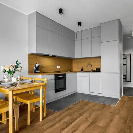 Apartamento Bemowo - Parking, Balcony & Workspace - By Rentujemy Varsovia