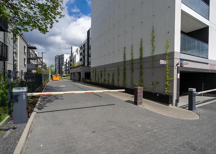 Apartamento Bemowo - Parking, Balcony & Workspace - By Rentujemy Varsóvia