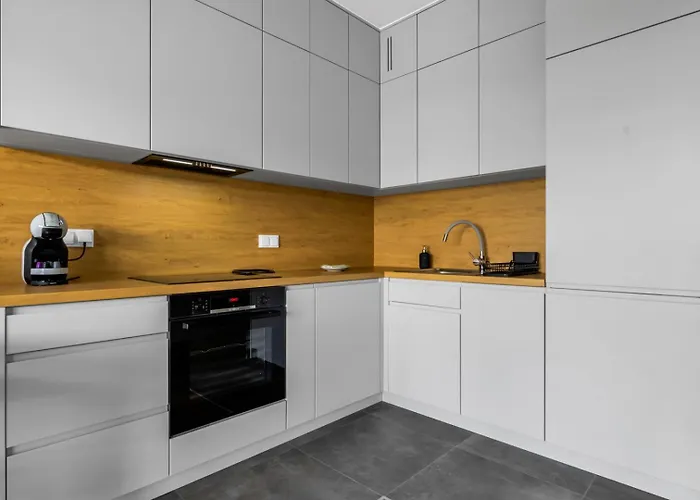 Bemowo - Parking, Balcony & Workspace - By Rentujemy Apartamento Varsóvia