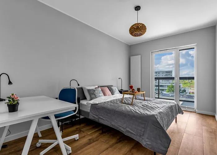 Bemowo - Parking, Balcony & Workspace - By Rentujemy Apartamento