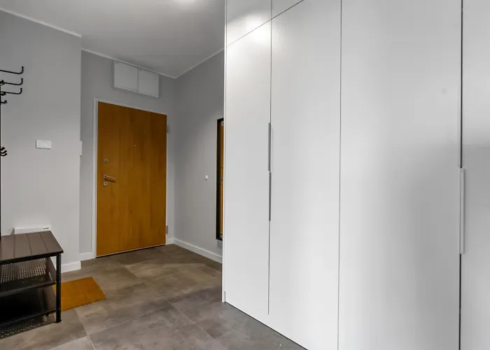 Bemowo - Parking, Balcony & Workspace - By Rentujemy Apartamento