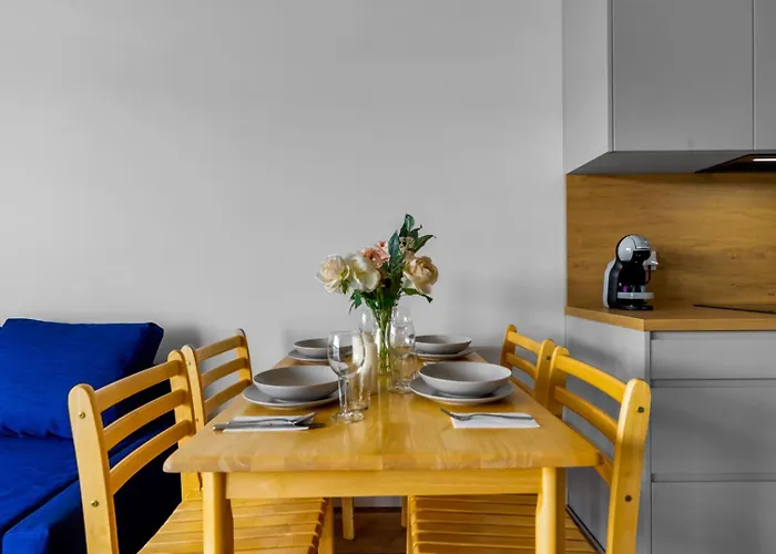 Bemowo - Parking, Balcony & Workspace - By Rentujemy Apartamento Varsóvia