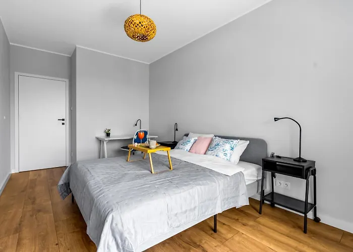 Bemowo - Parking, Balcony & Workspace - By Rentujemy Varsóvia